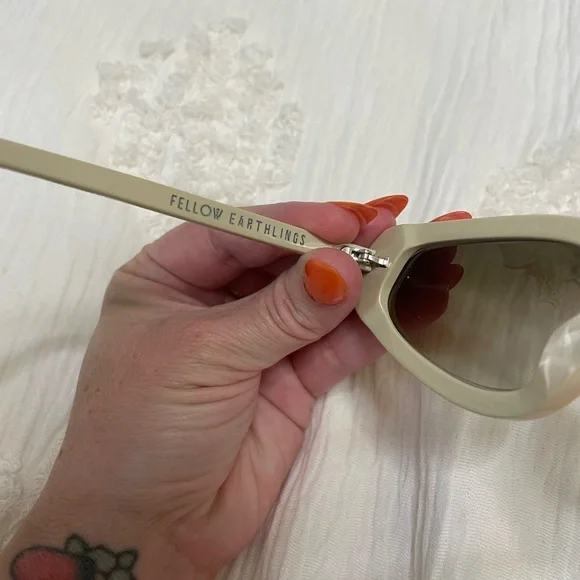 Bohème Cream Retro-Futuristic Sunglasses - Picture 4 of 6